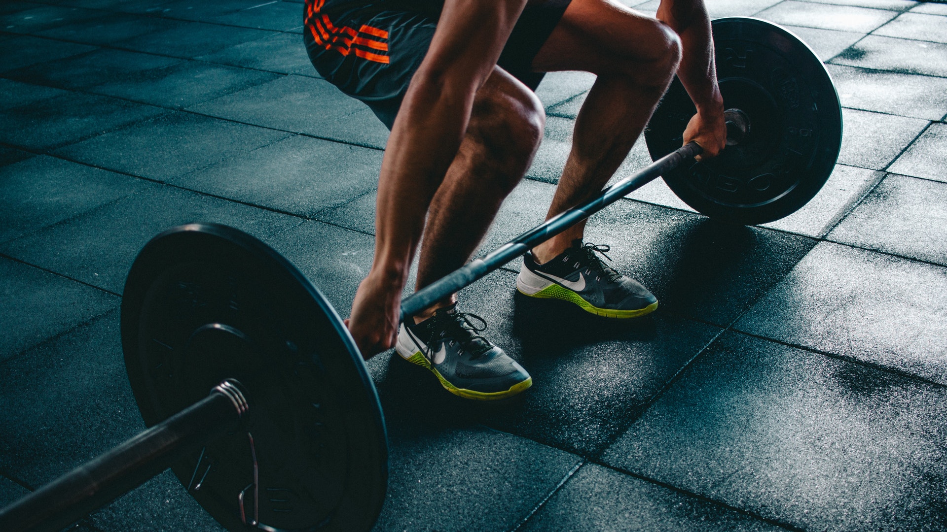 person-holding-barbell-841130-1.jpg